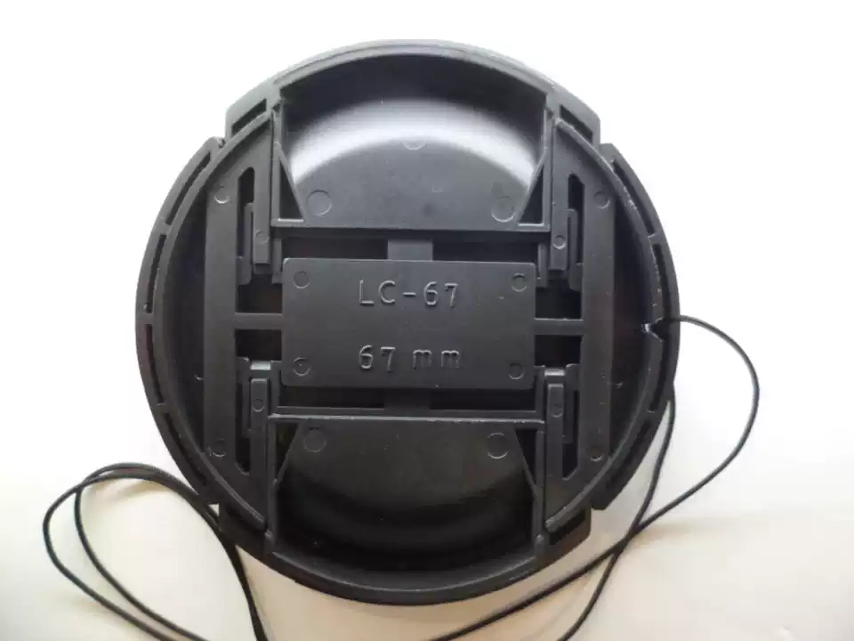 Lens Cap Compatible with Sony 18-200mm f/3.5-6.3 Lens, 67mm, with Tether