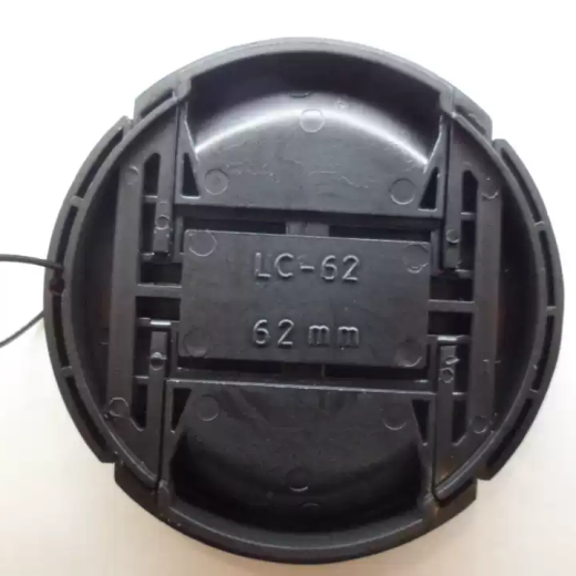 Lens Cap Compatible with Canon and Tamron 18-200 Lenses, 62mm Center-Pinch, with Tether